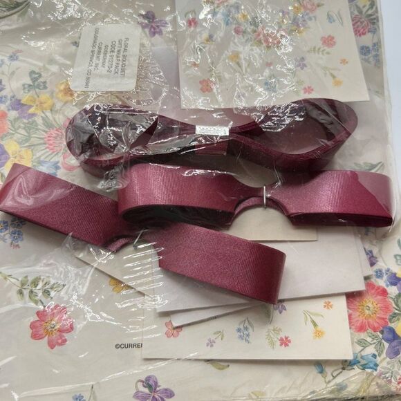 Vintage retro wrapping paper kit card and bow - Picture 3 of 5